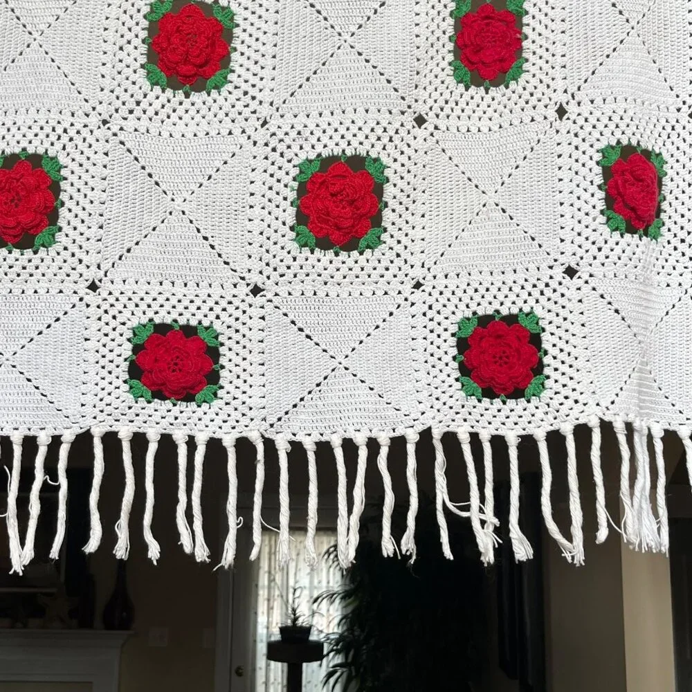 Handmade Vtg Crochet‎ Twin Blanket Granny Square Red Rose Tassel Fringe Cottage